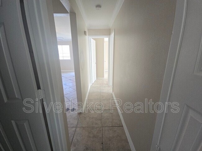 Building Photo - 2429 Salmon St