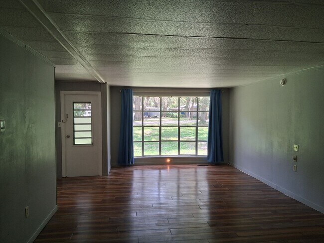 Building Photo - 3610 CR 406