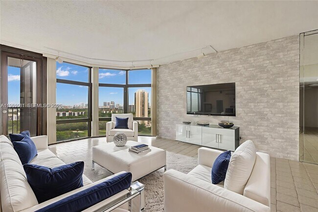 Building Photo - 20100 W Country Club Dr