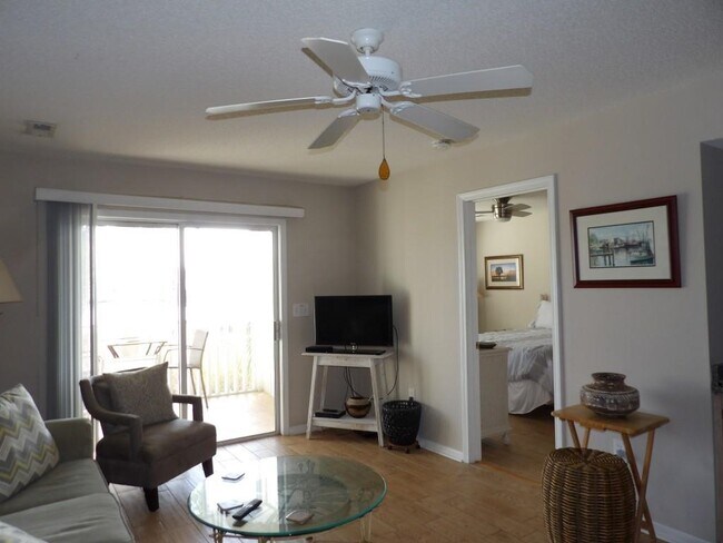 Building Photo - 4622 Greenbriar Dr