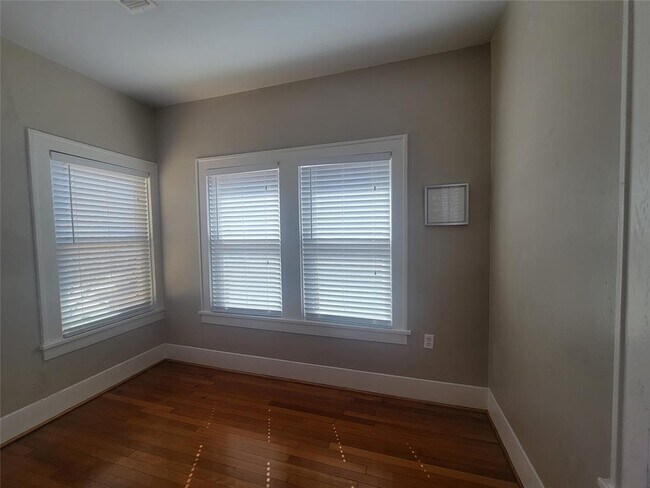 Building Photo - 2406 Huldy St