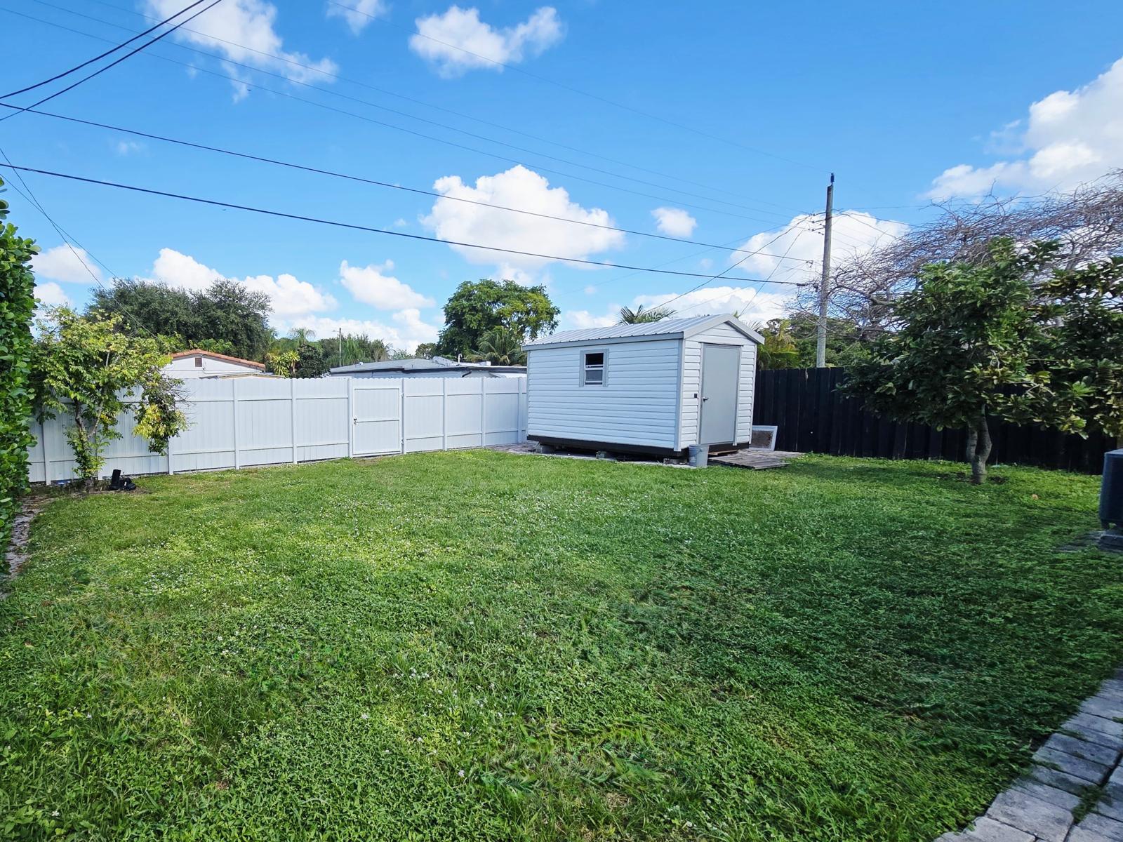 Building Photo - 2174 NE 181st St