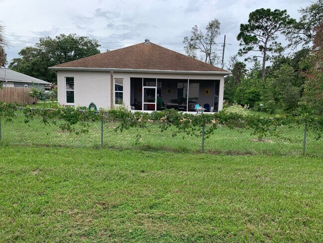 Building Photo - SHARP 4/2/2 SPRING HILL