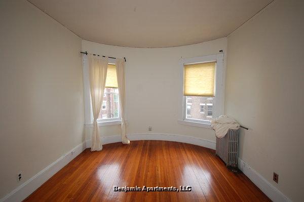 Building Photo - 1595 Beacon St