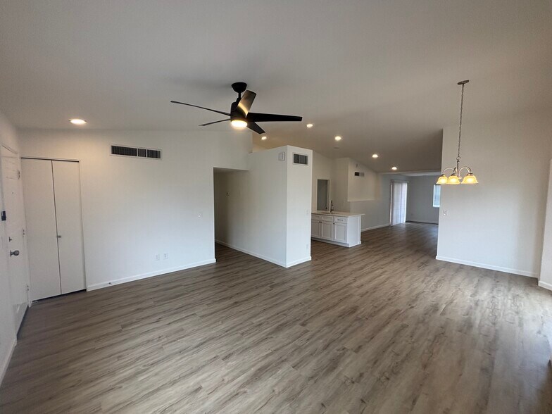 Building Photo - 9940 E Gray Hawk Dr