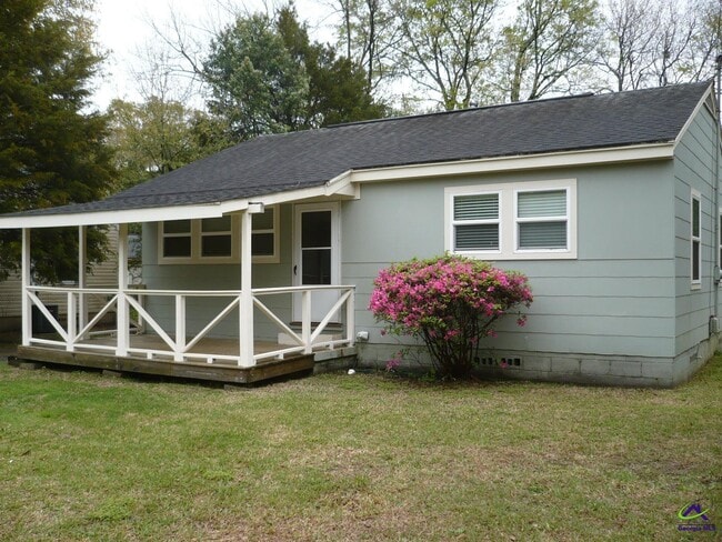 Building Photo - 1325 Laura Ave