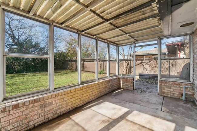 Building Photo - 4009 Vickie Dr