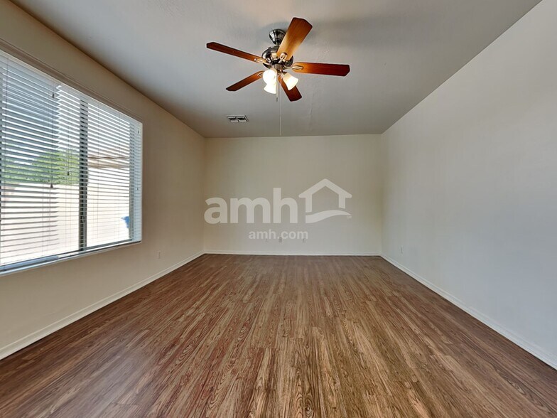 Building Photo - 9428 W Riverside Ave