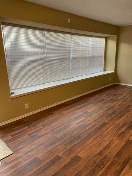 Building Photo - 28 W Creek Ln