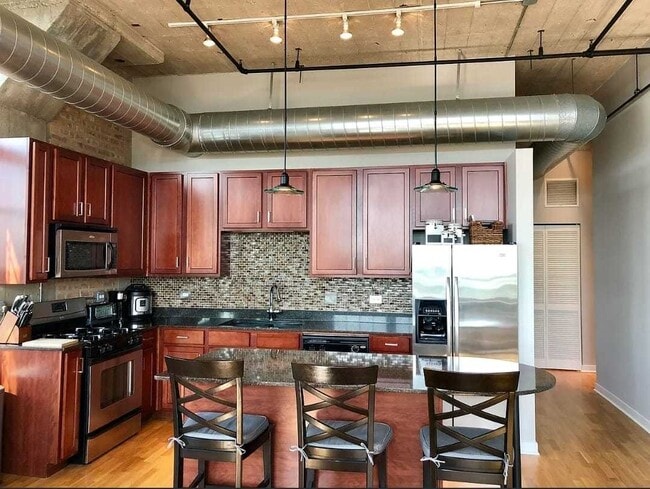 Primary Photo - 3963 W Belmont Ave