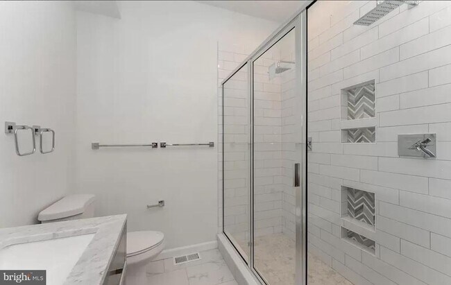 Building Photo - 709 N 19th St