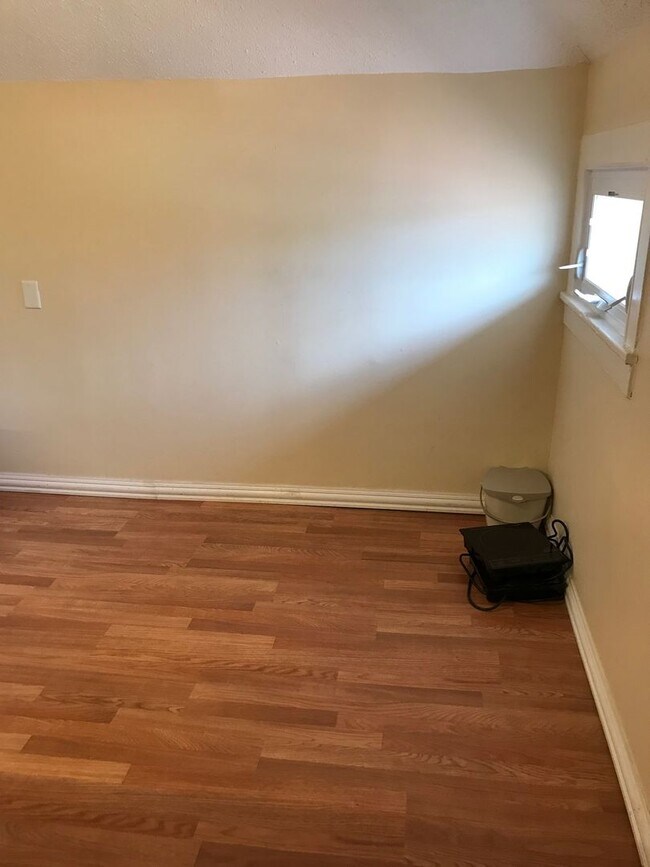 Building Photo - 612