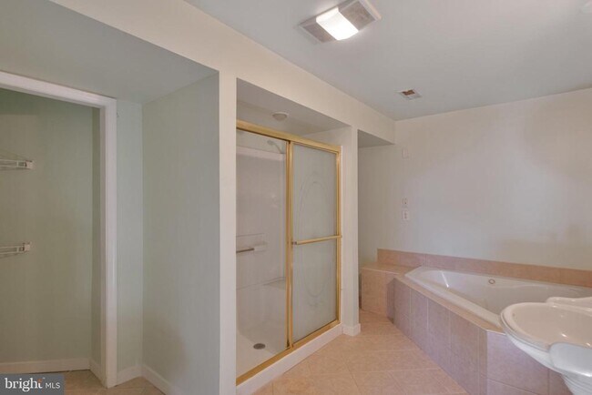 Building Photo - 15309 Lions Den Rd