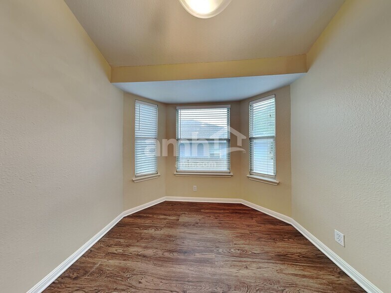 Building Photo - 136 Goddard