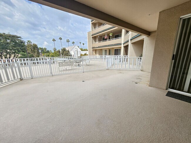 Building Photo - 2 BD/2BA Condo in the La Mesa Village