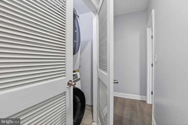 Building Photo - 523 N 11th St