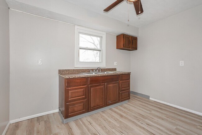 Building Photo - 1025 W 23rd St