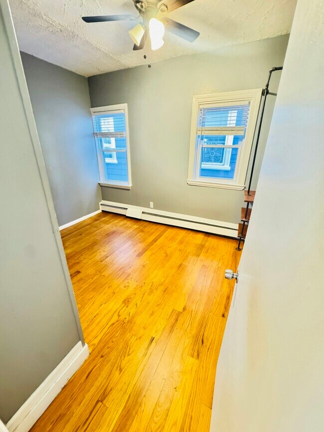 Building Photo - 74 Vernon St