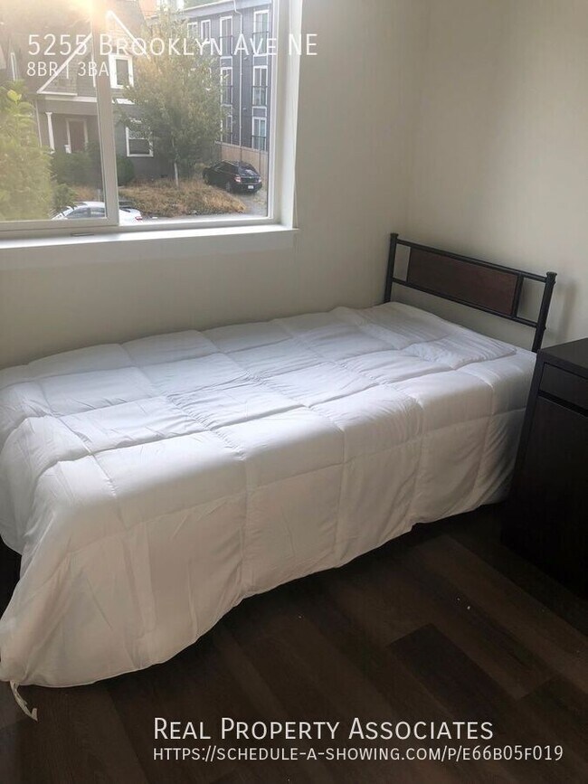 Building Photo - 5255 Brooklyn Ave NE