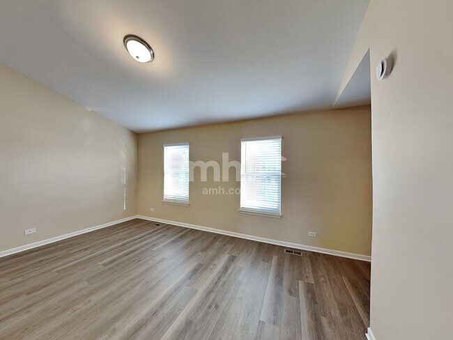 Building Photo - 1440 Summerhill Dr