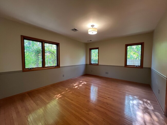 Building Photo - Gardener's Dream!  2 Bedroom house on quiet corner lot