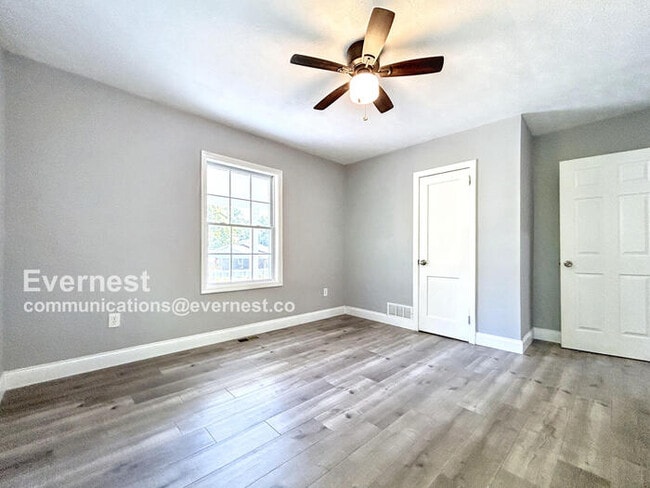Building Photo - Lovely 3-Bed, 2-Bath Home with Modern Comf...