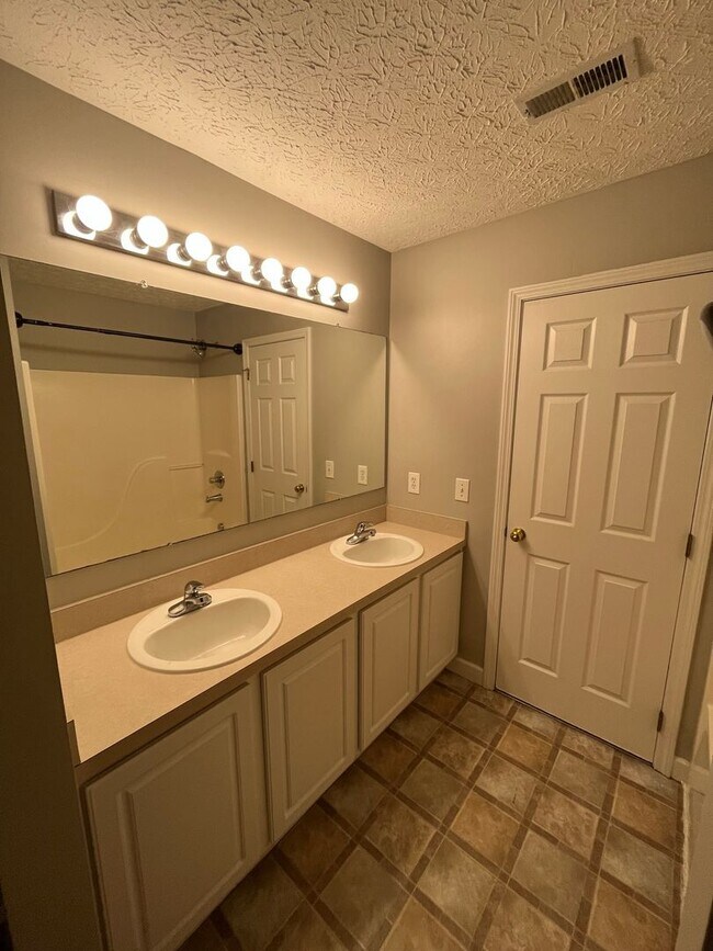 Building Photo - 5171 Mantua Dr