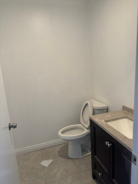 Building Photo - 5018 Rosemead Blvd