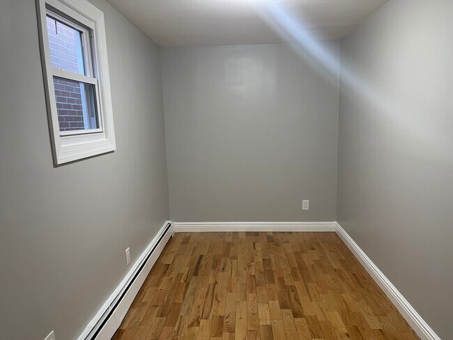 Building Photo - 160 18th St