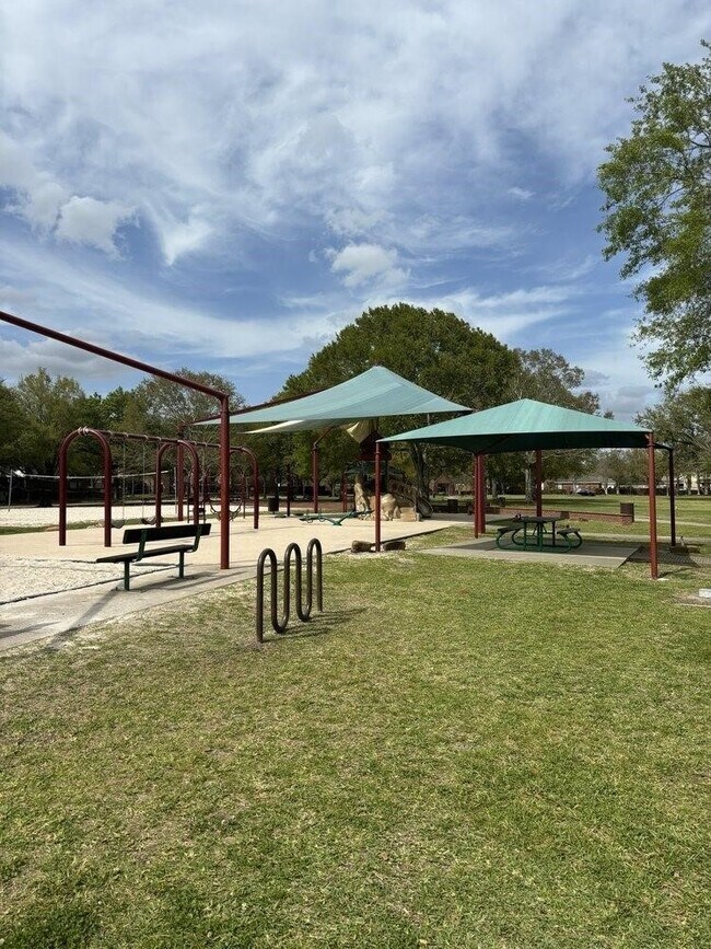 Building Photo - 2614 Parkbriar Ln