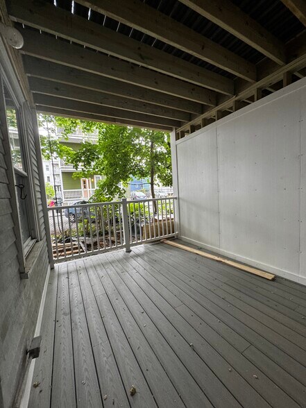 Building Photo - 42 Calvin St