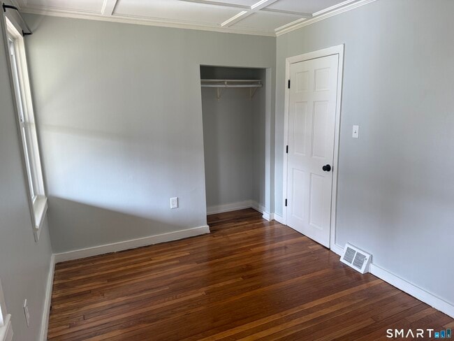 Building Photo - 159 Hickory St