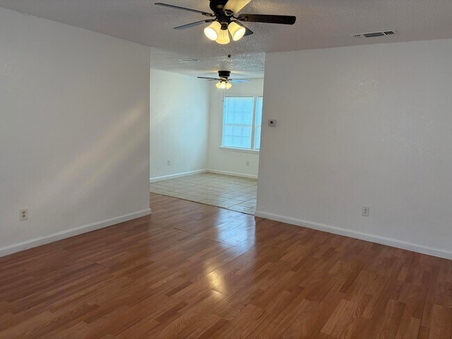 Building Photo - 2726 E Colgate St
