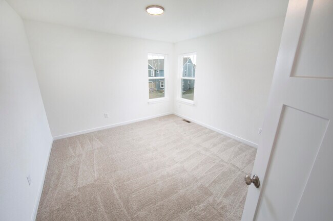 Building Photo - N116W7245 Oakmont Dr