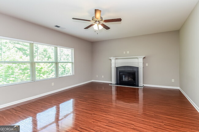 Building Photo - 930 Walking Stick Trail NE