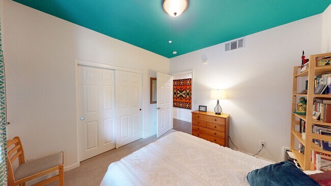 Building Photo - Beautiful Mediterranean-style Livermore Condo!