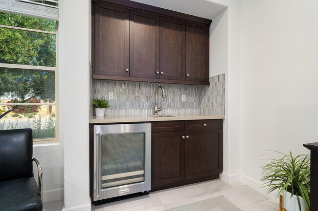 Building Photo - 81805 Four Seasons Pl