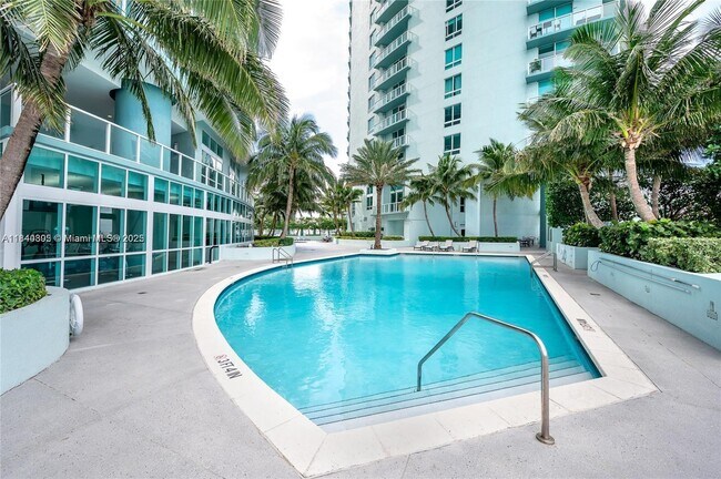Building Photo - 1900 N Bayshore Dr