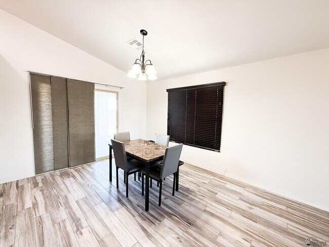 Building Photo - 4168 S Hinckley Dr