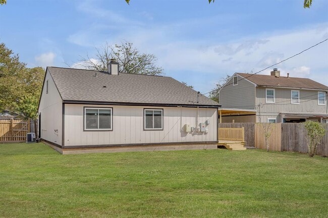 Building Photo - 2104 Andover Dr