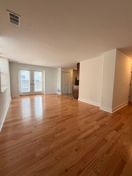 Building Photo - 5630 Pershing Ave