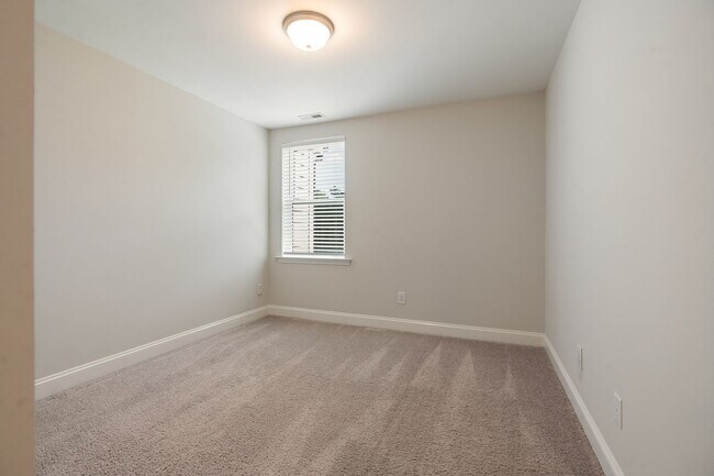 Building Photo - 75 Balfour Run
