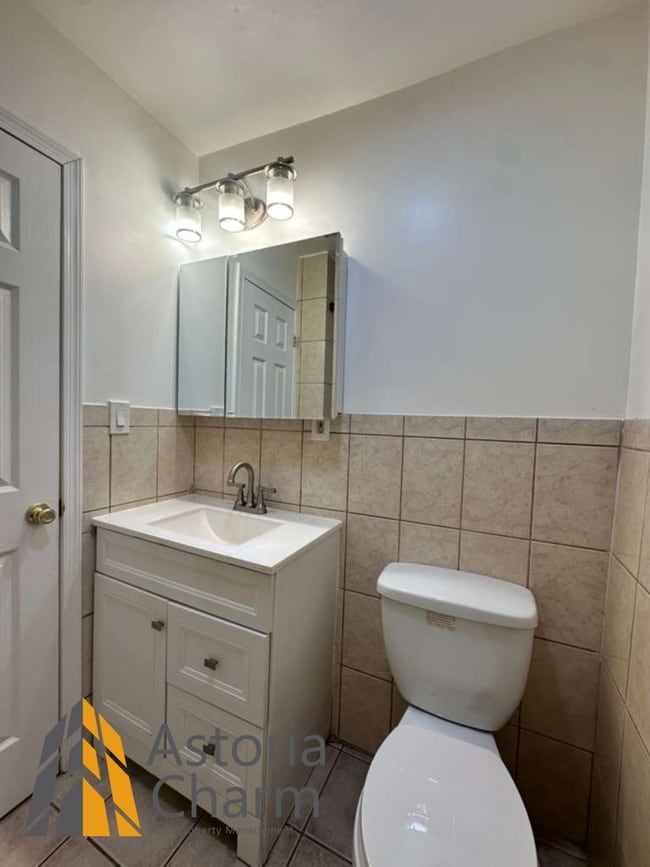 Building Photo - Move in by March 31st - Pick your move in incentive: A TV, 1 month free on a 13th month lease, or...