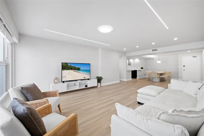 Building Photo - 3500 Galt Ocean Dr