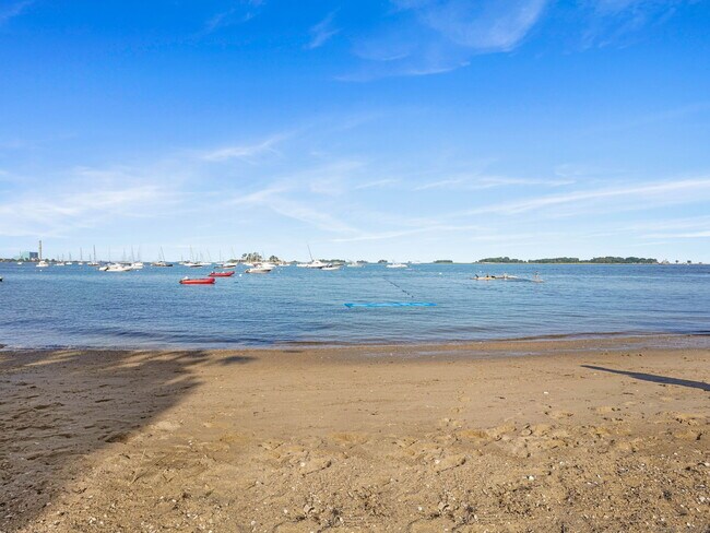 Building Photo - 3 E Beach Dr