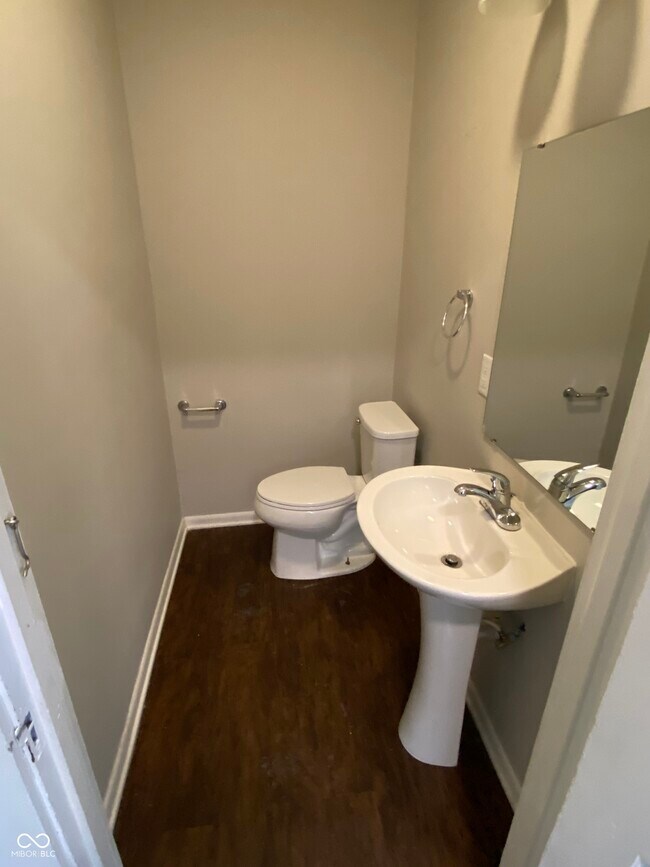 Building Photo - 4025 N Kenwood Ave