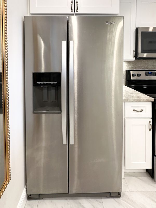 Building Photo - 4800 Bayview Dr