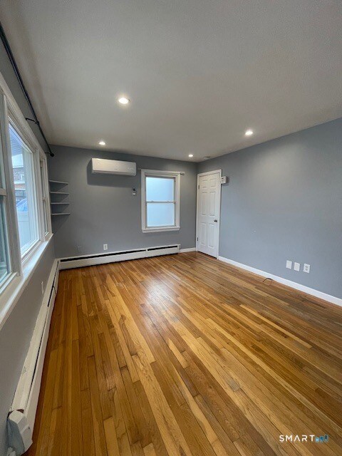 Building Photo - 16 Bluff Rd