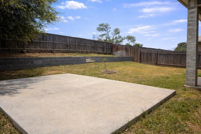 Building Photo - 612 Pinos Cir