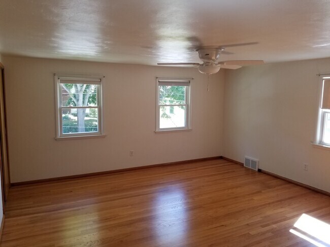 Building Photo - 415 N 7th St